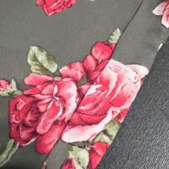 Army green and pink floral top size large - Picture 5 of 7